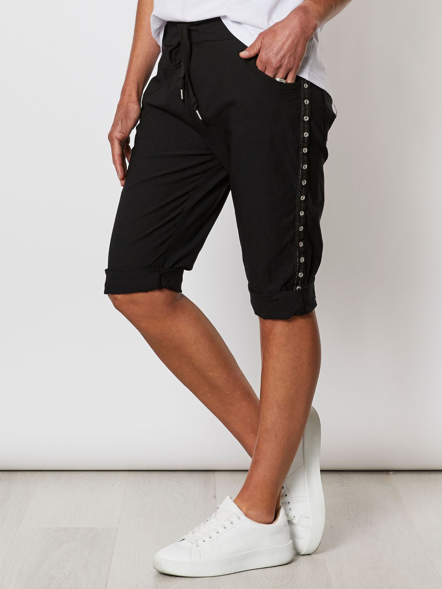 Black pull best sale on shorts